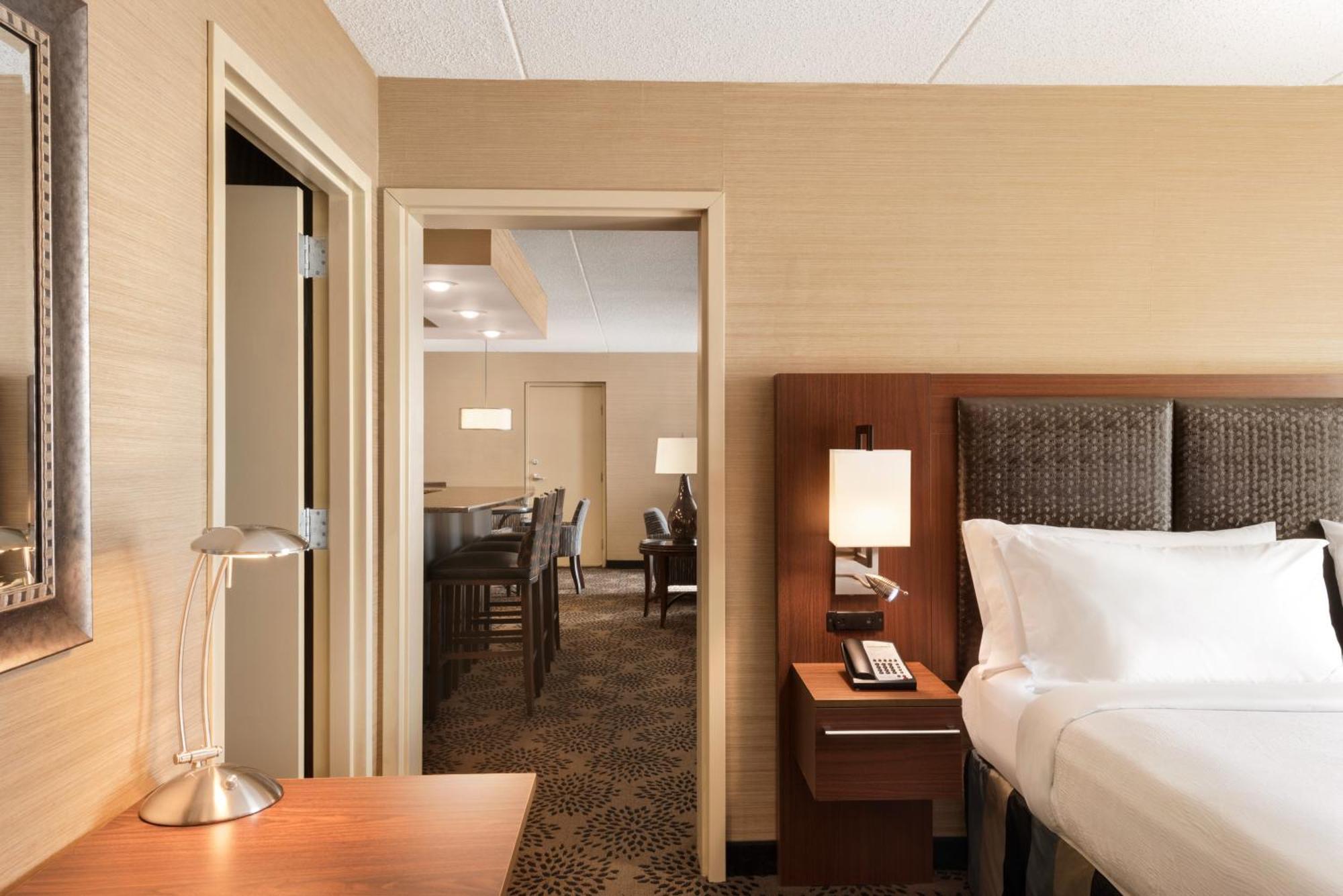 Two-Room King Suite - Non-Smoking,1283799337:JPEG
