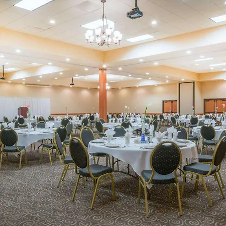 Ramada By Wyndham Des Moines Tropics Resort & Conference Ctr-2